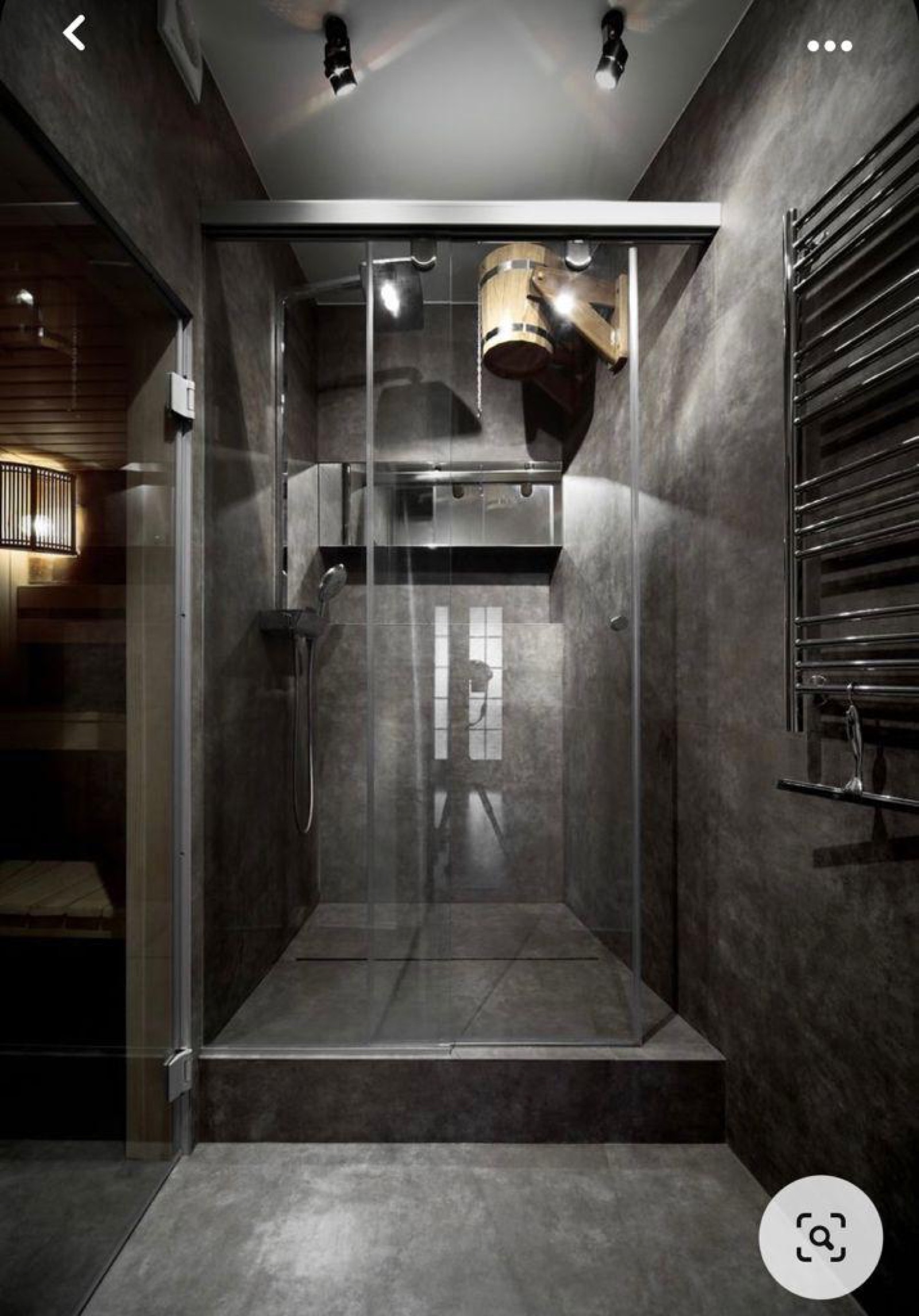 Baños · Baño con ducha de obra y toallero — Reformas Gran Decor Barcelona