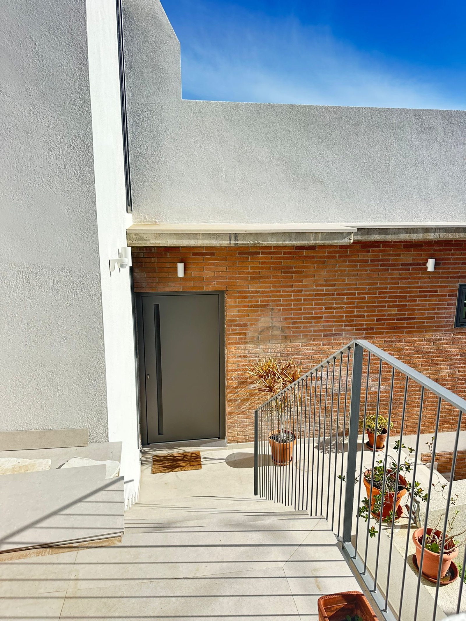 Fachadas · Fachada y acceso en ladrillo visto — Reformas Gran Decor Barcelona