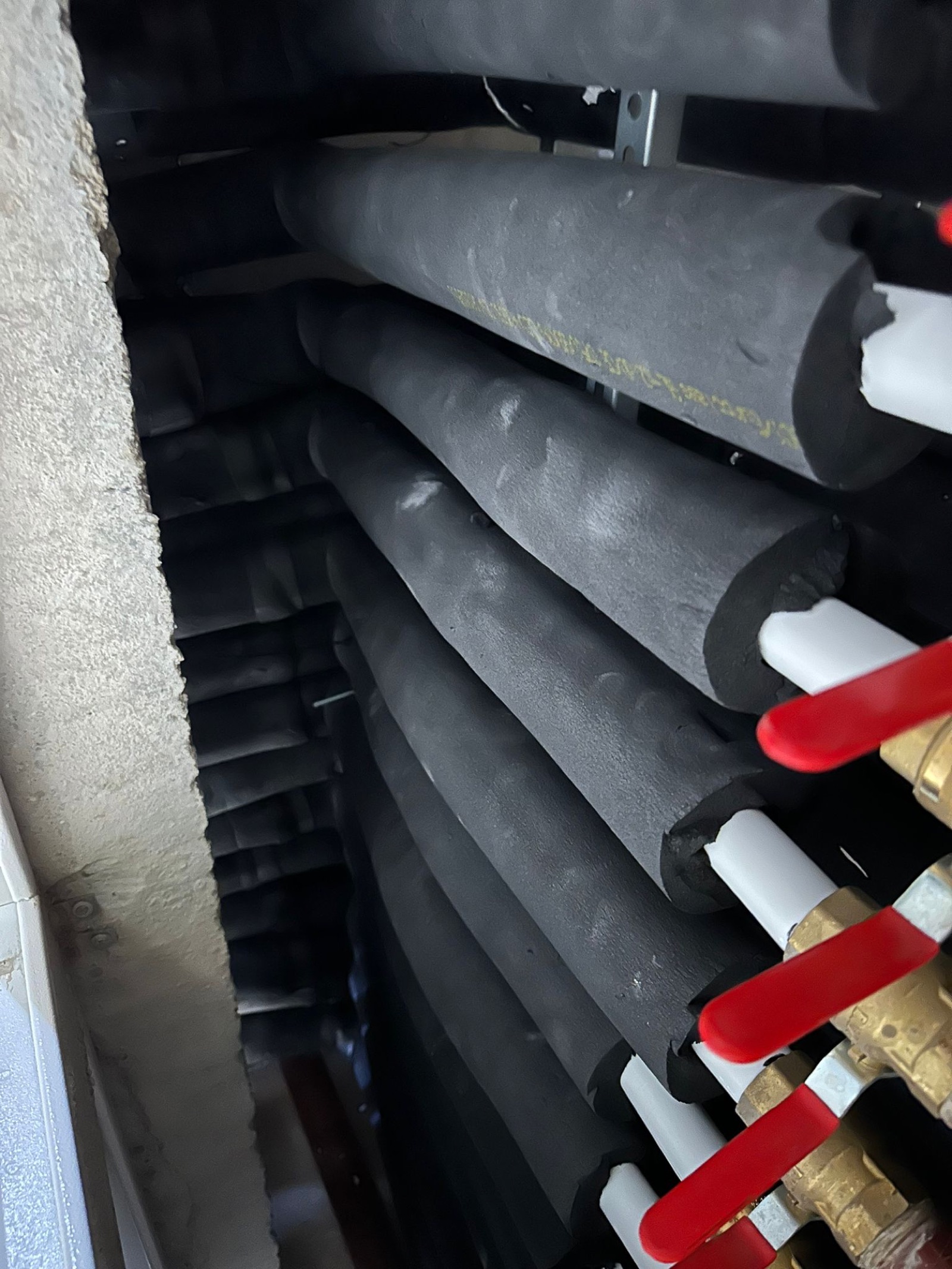 Instalaciones · Aislamiento de tuberías de climatización — Reformas Gran Decor Barcelona